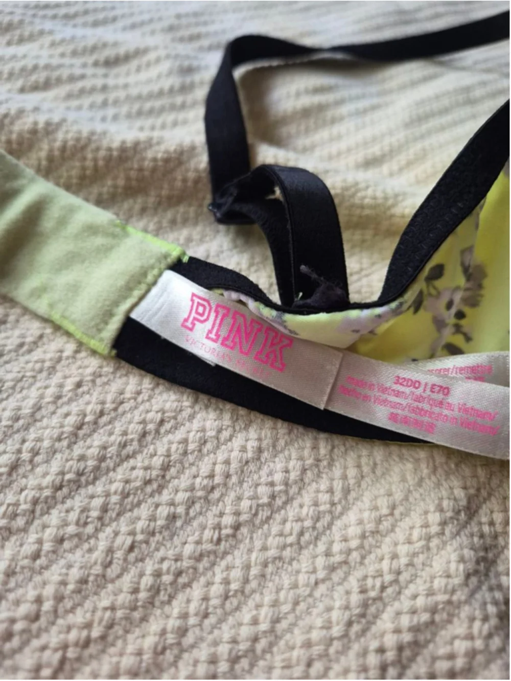Pink Victoria's Secret Wear Everywhere Lightly Lined Bra 32DD Floral Print